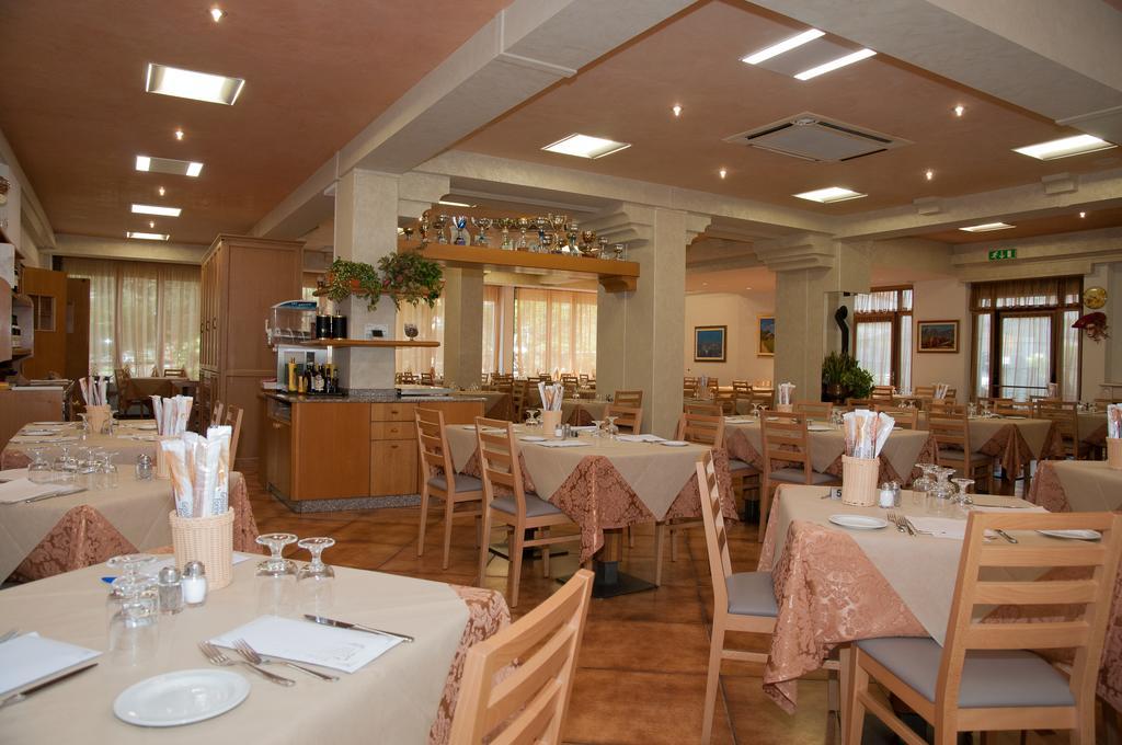 Hotel Concordia Levico Terme Bagian luar foto